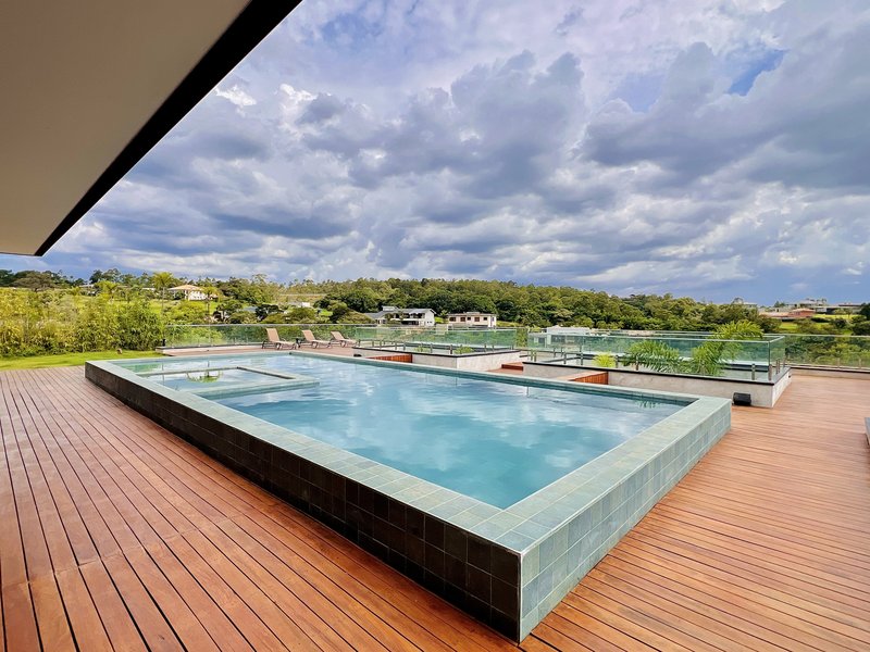 Casa de esquina l 7 dorm. l 909m²l piscina l SPA l Adega Rua C Itu - 