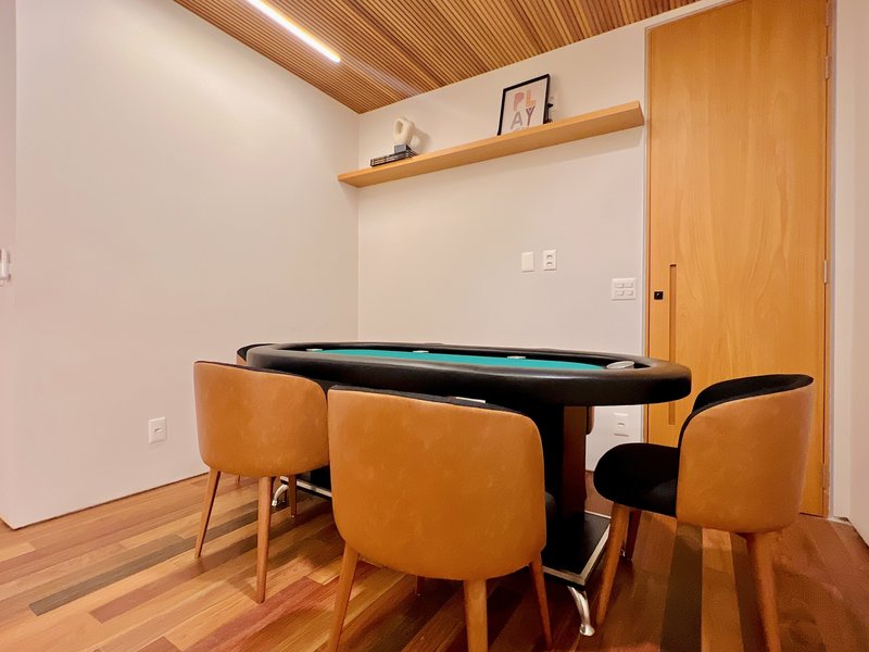 Casa de esquina l 7 dorm. l 909m²l piscina l SPA l Adega Rua C Itu - 