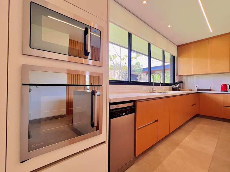 Casa de esquina l 7 dorm. l 909m²l piscina l SPA l Adega Rua C Itu - 