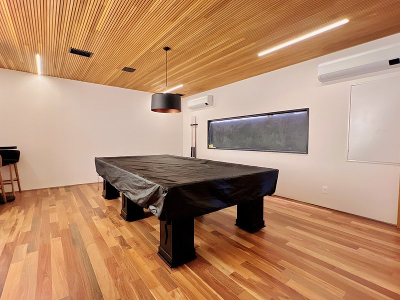 Casa de esquina l 7 dorm. l 909m²l piscina l SPA l Adega Rua C Itu - 