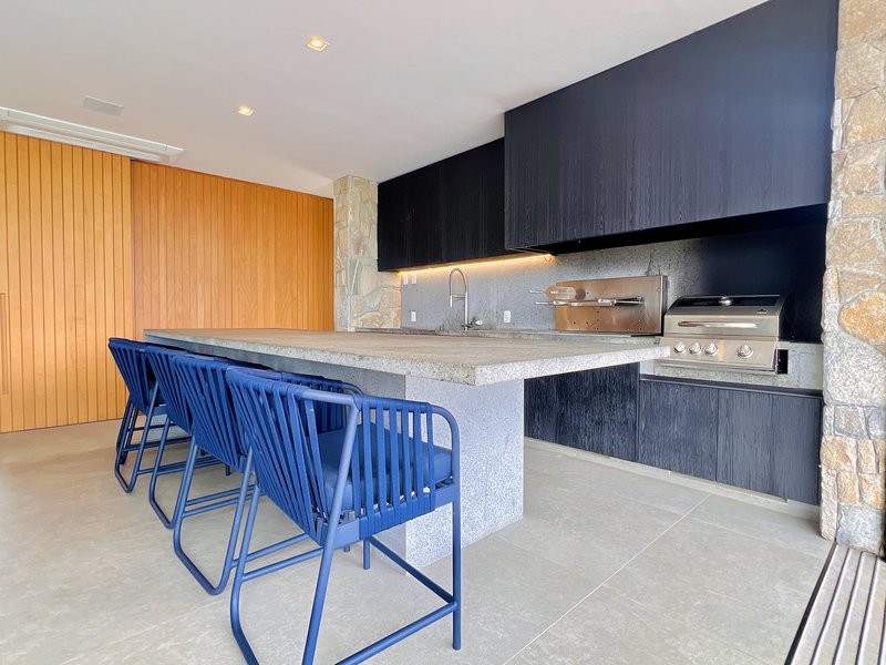 Casa de esquina l 7 dorm. l 909m²l piscina l SPA l Adega Rua C Itu - 