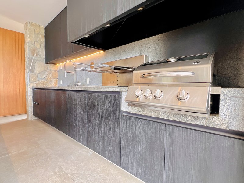 Casa de esquina l 7 dorm. l 909m²l piscina l SPA l Adega Rua C Itu - 