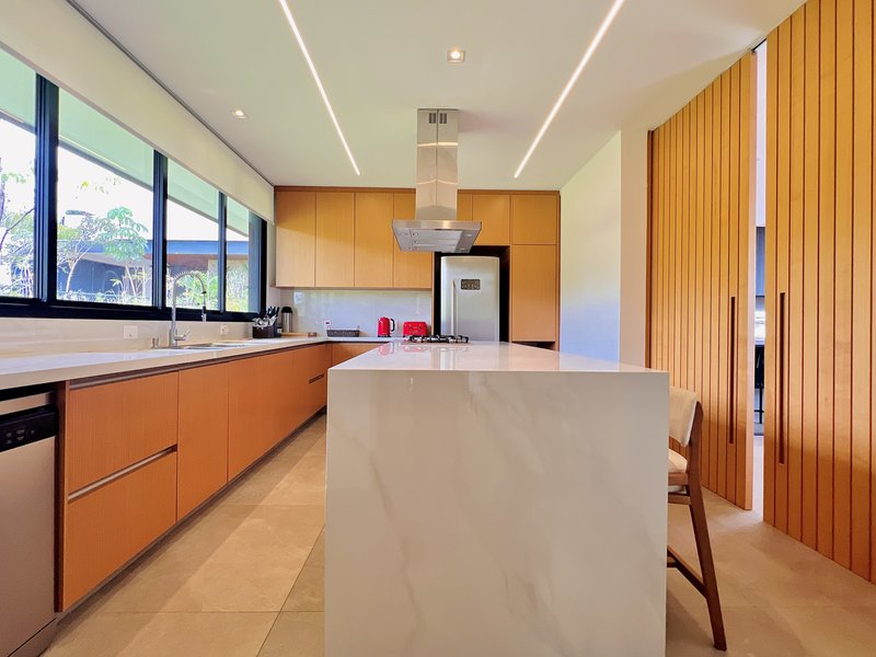Casa de esquina l 7 dorm. l 909m²l piscina l SPA l Adega Rua C Itu - 