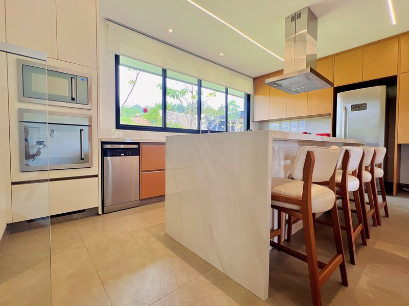 Casa de esquina l 7 dorm. l 909m²l piscina l SPA l Adega Rua C Itu - 