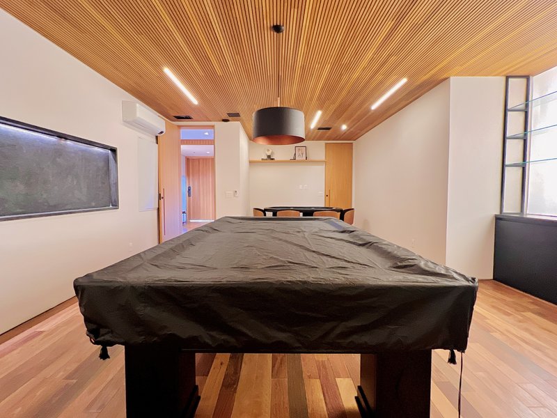 Casa de esquina l 7 dorm. l 909m²l piscina l SPA l Adega Rua C Itu - 