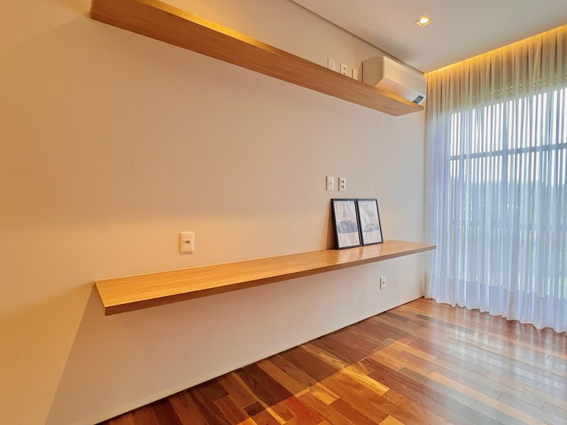 Casa de esquina l 7 dorm. l 909m²l piscina l SPA l Adega Rua C Itu - 
