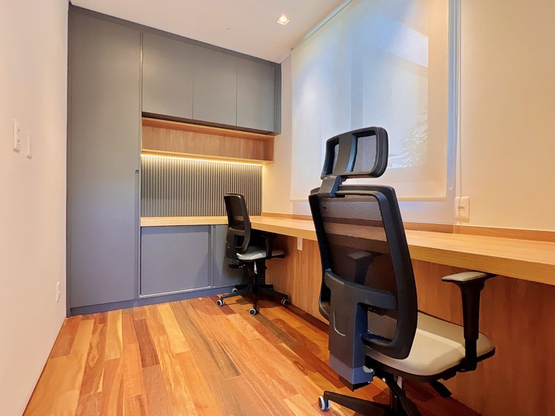 Casa de esquina l 7 dorm. l 909m²l piscina l SPA l Adega Rua C Itu - 