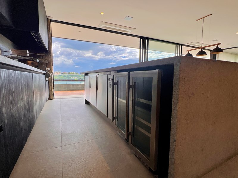 Casa de esquina l 7 dorm. l 909m²l piscina l SPA l Adega Rua C Itu - 