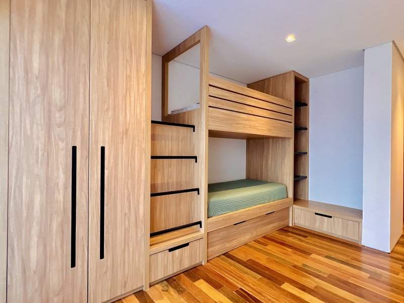 Casa de esquina l 7 dorm. l 909m²l piscina l SPA l Adega Rua C Itu - 