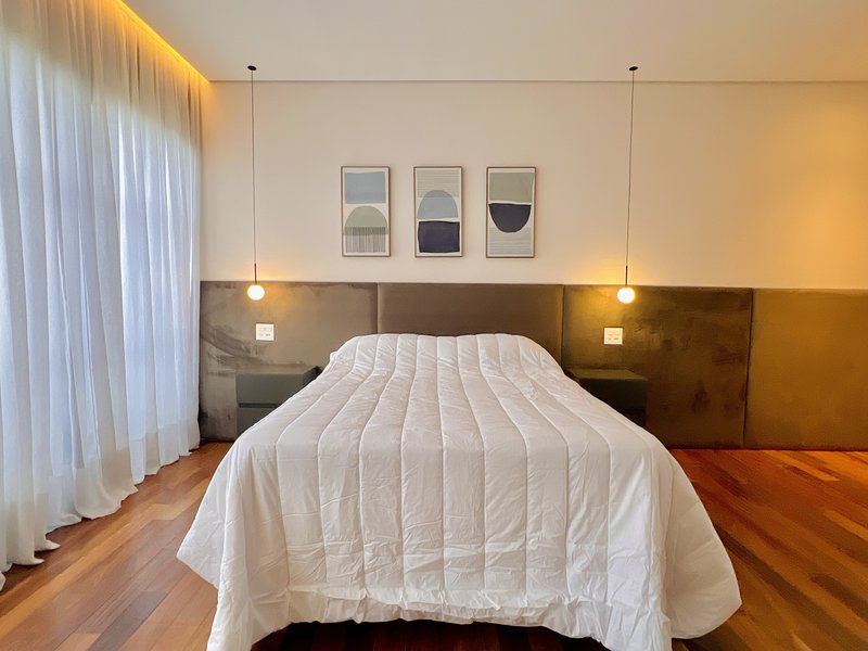 Casa de esquina l 7 dorm. l 909m²l piscina l SPA l Adega Rua C Itu - 