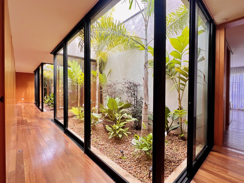 Casa de esquina l 7 dorm. l 909m²l piscina l SPA l Adega Rua C Itu - 