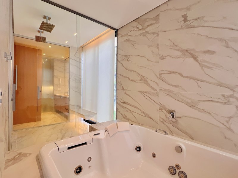 Casa de esquina l 7 dorm. l 909m²l piscina l SPA l Adega Rua C Itu - 