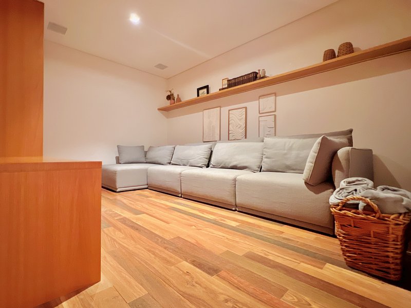 Casa de esquina l 7 dorm. l 909m²l piscina l SPA l Adega Rua C Itu - 