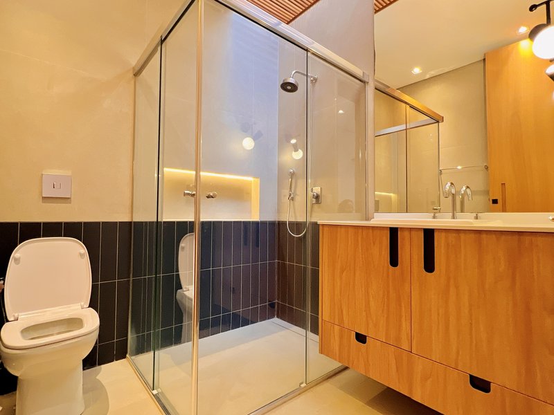 Casa de esquina l 7 dorm. l 909m²l piscina l SPA l Adega Rua C Itu - 