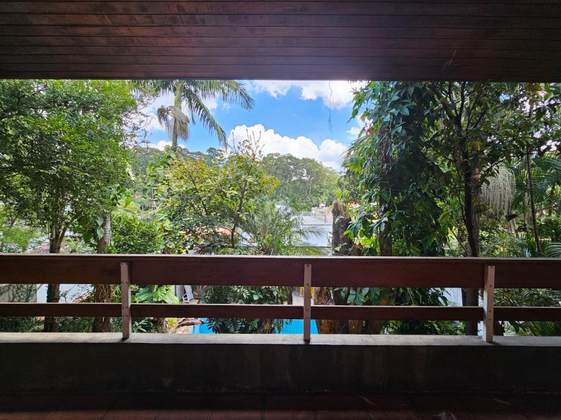 Casa á Venda no Jardim Marajoara - Com 560m² A.T. e 350m² de A.C. 4 dormitórios 4 Vagas - São Paulo - 