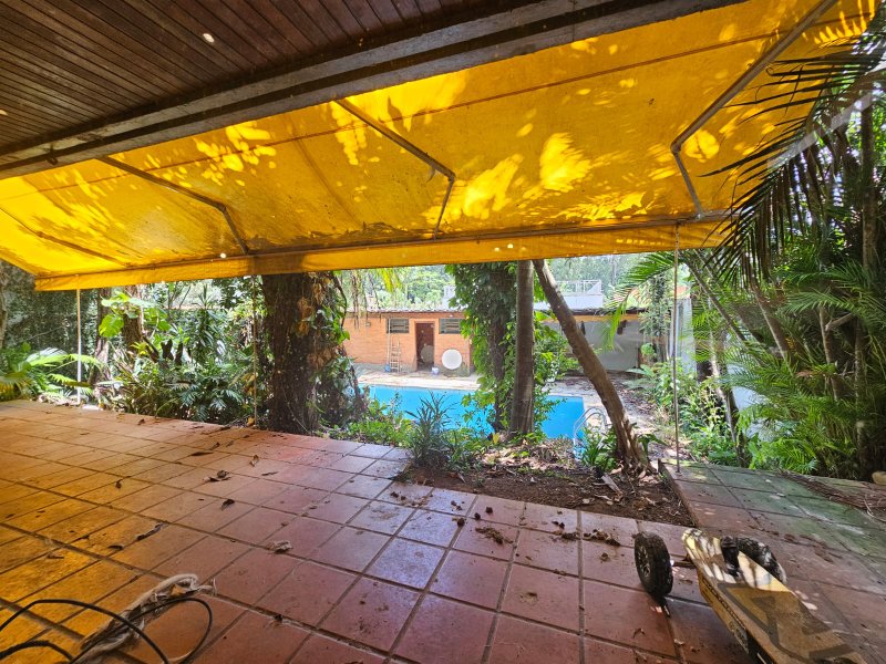 Casa á Venda no Jardim Marajoara - Com 560m² A.T. e 350m² de A.C. 4 dormitórios 4 Vagas - São Paulo - 