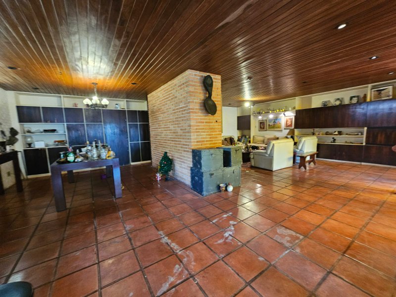 Casa á Venda no Jardim Marajoara - Com 560m² A.T. e 350m² de A.C. 4 dormitórios 4 Vagas - São Paulo - 