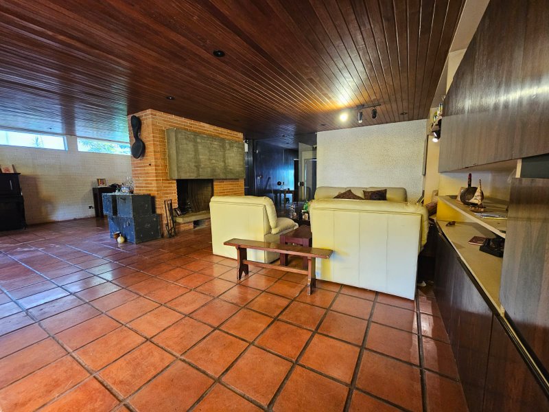 Casa á Venda no Jardim Marajoara - Com 560m² A.T. e 350m² de A.C. 4 dormitórios 4 Vagas - São Paulo - 