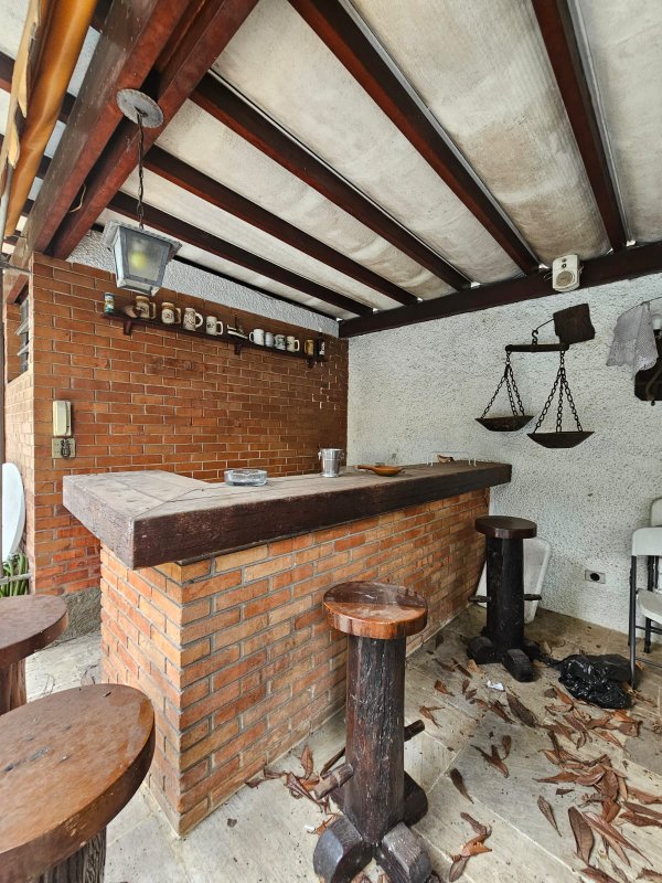 Casa á Venda no Jardim Marajoara - Com 560m² A.T. e 350m² de A.C. 4 dormitórios 4 Vagas - São Paulo - 