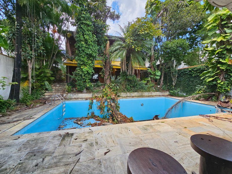 Casa á Venda no Jardim Marajoara - Com 560m² A.T. e 350m² de A.C. 4 dormitórios 4 Vagas - São Paulo - 