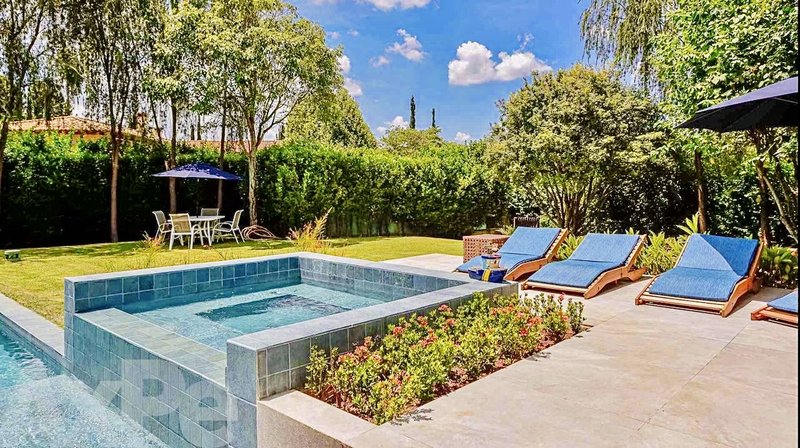 LUXUOSA RESIDÊNCIA NA MELHOR LOCALIZAÇÃO DA FAZENDA BOA VISTA C/ CONFORTO E PRIVACIDADE Alameda das Tipuanas PORTO FELIZ - 