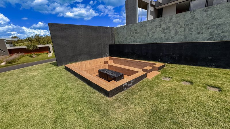 CASA DE ESQUINA c/ 5 SUÍTES, ADEGA , FIREPLACE, SPA e AMPLA ÁREA DE LAZER Rua C Itu - 