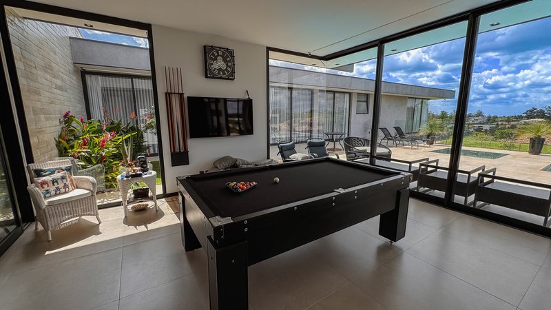 CASA DE ESQUINA c/ 5 SUÍTES, ADEGA , FIREPLACE, SPA e AMPLA ÁREA DE LAZER Rua C Itu - 