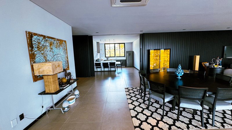 CASA DE ESQUINA c/ 5 SUÍTES, ADEGA , FIREPLACE, SPA e AMPLA ÁREA DE LAZER Rua C Itu - 