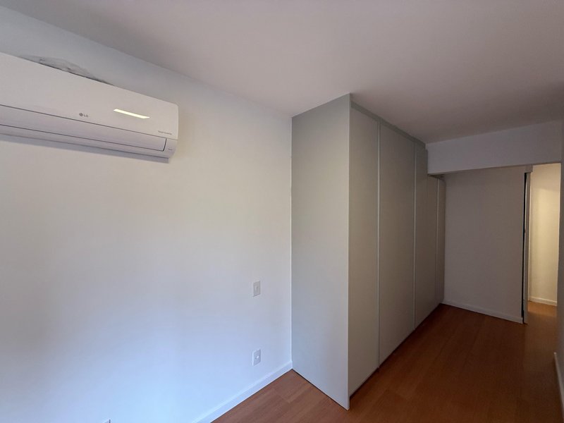Apartamento Reformado a Venda no Itaim Bibi de 78m² - 2 Dorms (1 Suíte) e 1 Vaga Rua Urussuí São Paulo - 