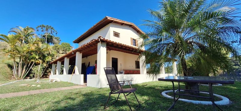 Sítio com 4 alqueires na beira da represa em Paraibuna, S.P - Paraibuna - 