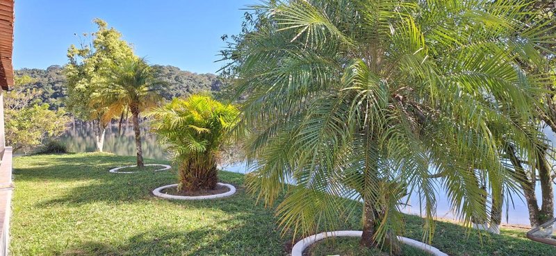 Sítio com 4 alqueires na beira da represa em Paraibuna, S.P - Paraibuna - 
