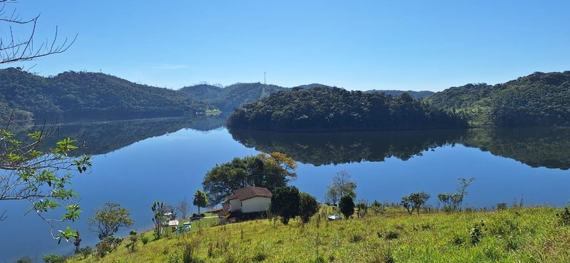 Sítio com 4 alqueires na beira da represa em Paraibuna, S.P - Paraibuna - 