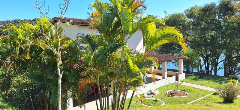 Sítio com 4 alqueires na beira da represa em Paraibuna, S.P - Paraibuna - 
