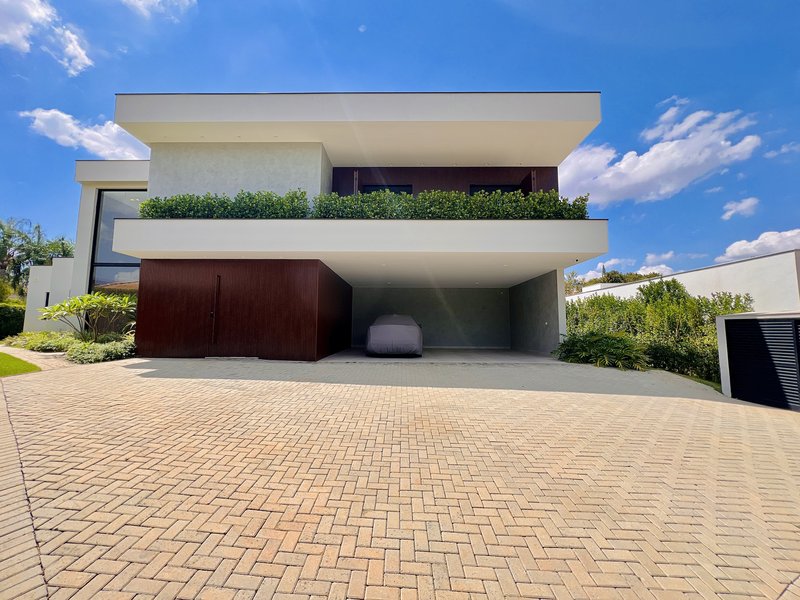 CASA DE ALTÍSSMA QUALIDADE DE CONSTRUÇÃO EM LAGO AZUL AVENIDA LAGO AZUL Araçoiaba da Serra - FACHADA 2