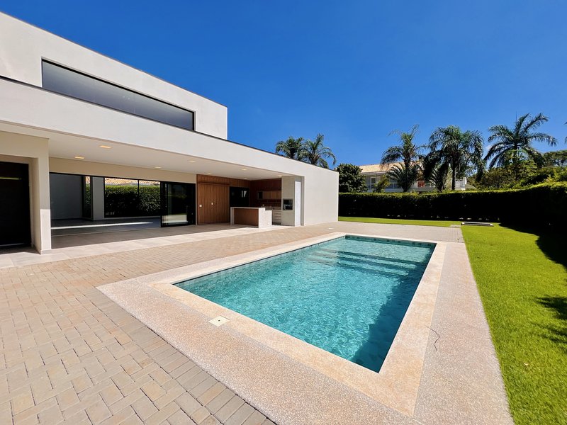 CASA DE ALTÍSSMA QUALIDADE DE CONSTRUÇÃO EM LAGO AZUL AVENIDA LAGO AZUL Araçoiaba da Serra - PISCINA