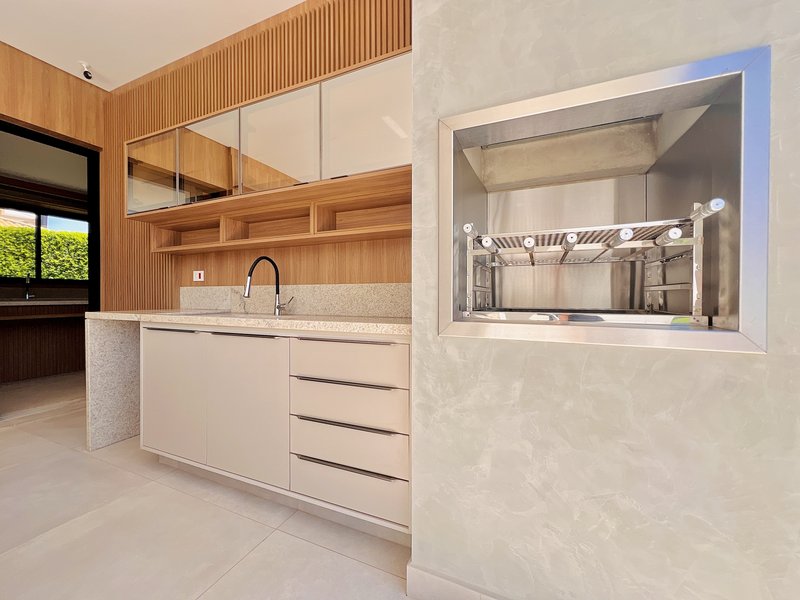 CASA DE ALTÍSSMA QUALIDADE DE CONSTRUÇÃO EM LAGO AZUL AVENIDA LAGO AZUL Araçoiaba da Serra - ÁREA GOURMET