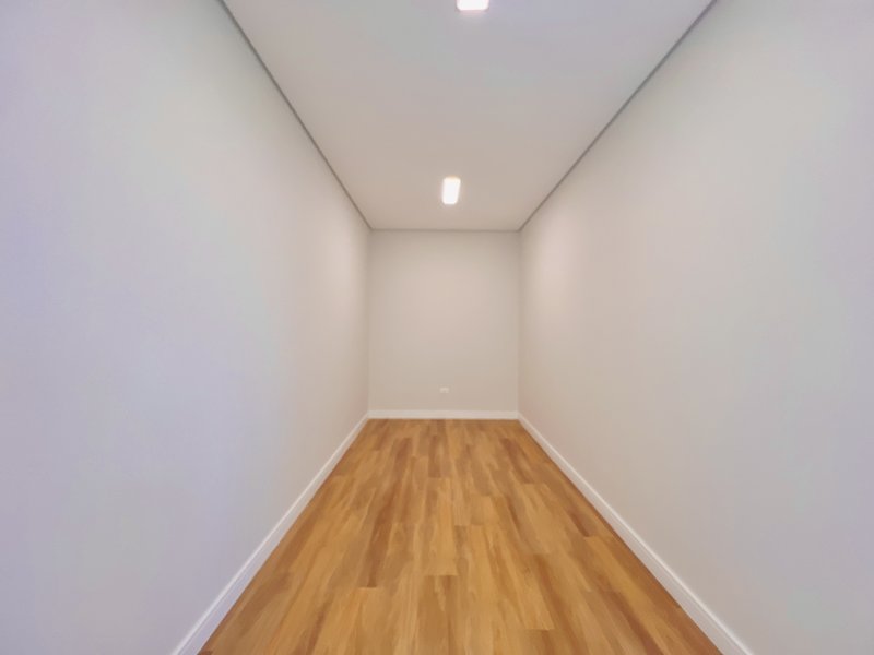 CASA DE ALTÍSSMA QUALIDADE DE CONSTRUÇÃO EM LAGO AZUL AVENIDA LAGO AZUL Araçoiaba da Serra - CLOSET DA SUÍTE MASTER