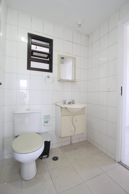 Apartamento com 64 m², 03 dormitórios, 01 banheiro e 01 vaga de garagem Avenida Marginal Esquerda Anchieta São Paulo - 