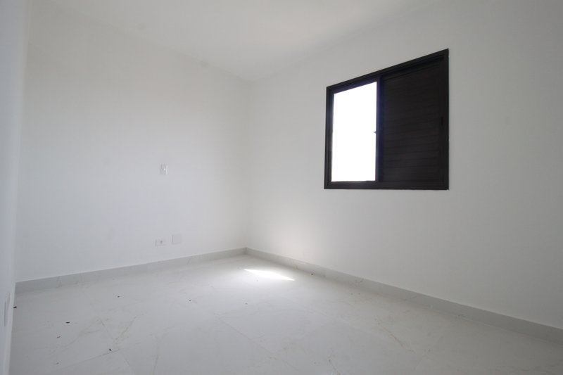 Apartamento com 64 m², 03 dormitórios, 01 banheiro e 01 vaga de garagem Avenida Marginal Esquerda Anchieta São Paulo - 