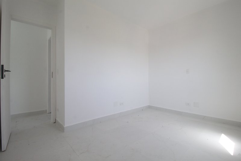 Apartamento com 64 m², 03 dormitórios, 01 banheiro e 01 vaga de garagem Avenida Marginal Esquerda Anchieta São Paulo - 
