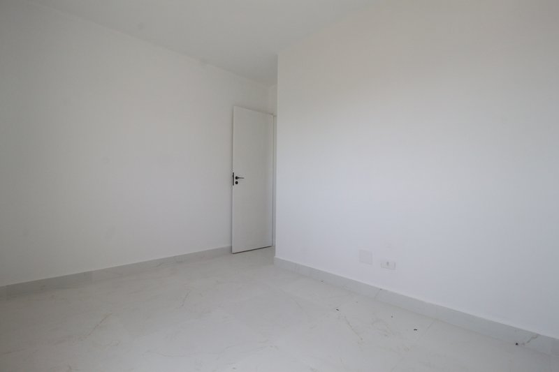 Apartamento com 64 m², 03 dormitórios, 01 banheiro e 01 vaga de garagem Avenida Marginal Esquerda Anchieta São Paulo - 