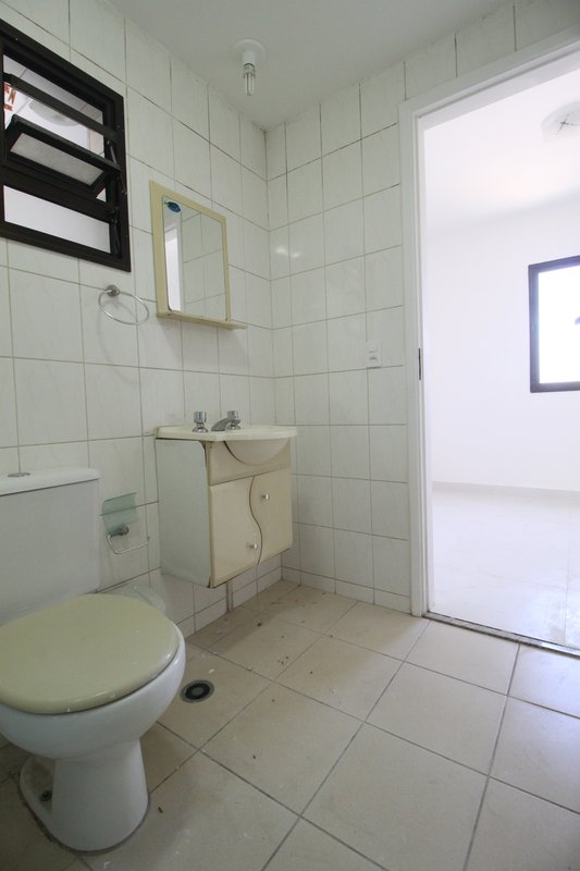 Apartamento com 64 m², 03 dormitórios, 01 banheiro e 01 vaga de garagem Avenida Marginal Esquerda Anchieta São Paulo - 