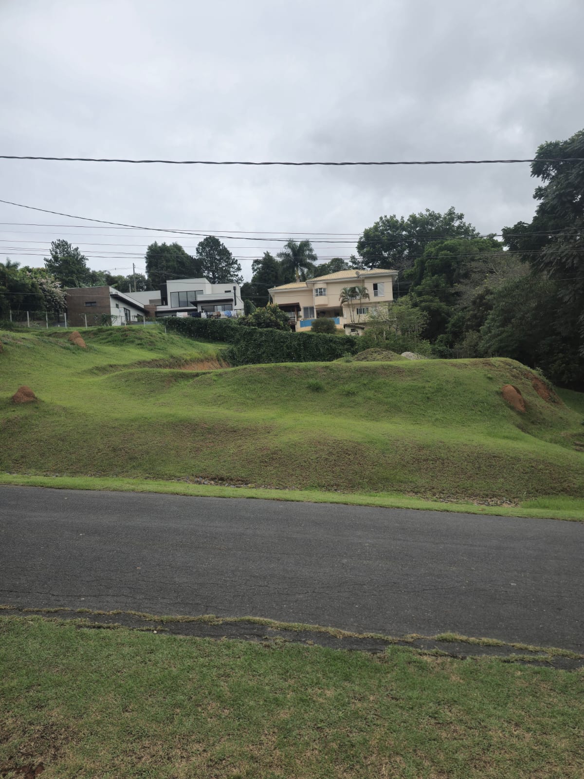 Terreno &agrave; venda,1000 m&sup2;- Condom&iacute;nio  Portal do Sabi&aacute; -  Ara&ccedil;oiaba da Serra - Sp Rodovia Raposo Tavares Araçoiaba da Serra - 