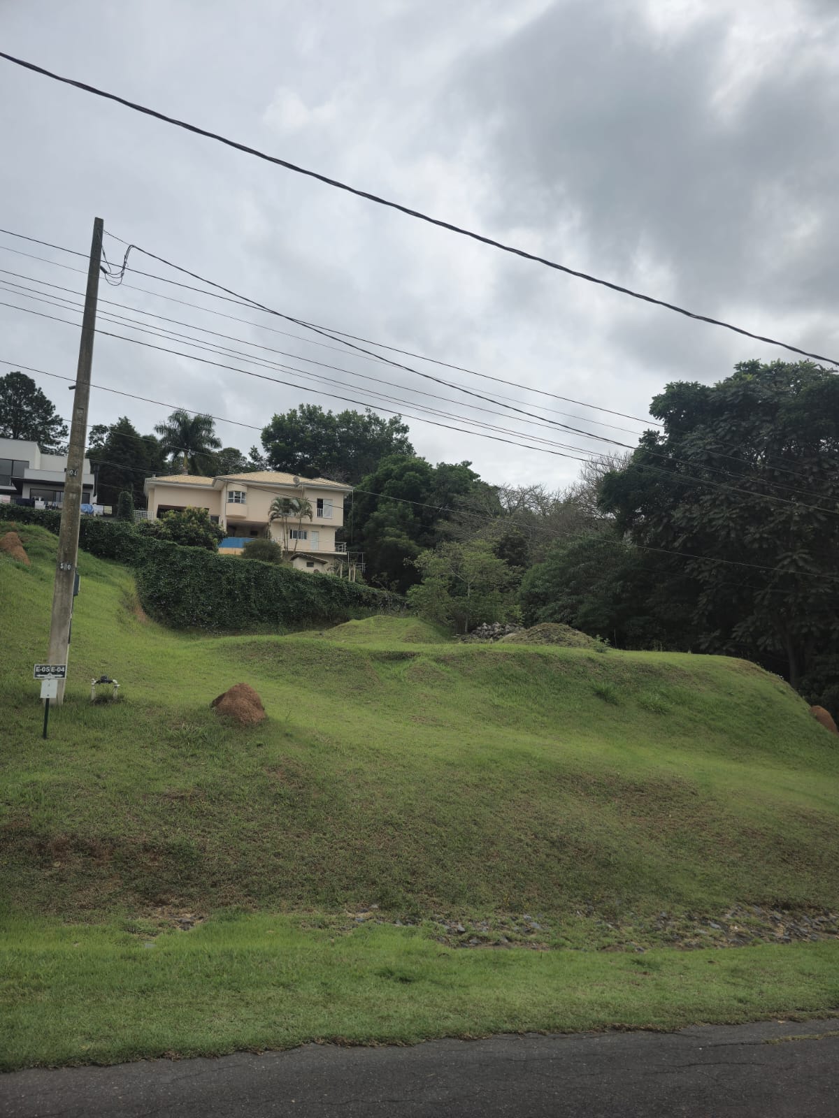 Terreno &agrave; venda,1000 m&sup2;- Condom&iacute;nio  Portal do Sabi&aacute; -  Ara&ccedil;oiaba da Serra - Sp Rodovia Raposo Tavares Araçoiaba da Serra - 