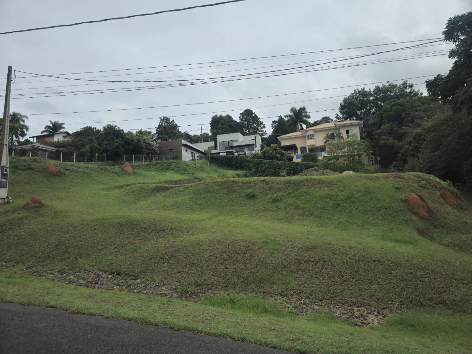 Terreno &agrave; venda,1000 m&sup2;- Condom&iacute;nio  Portal do Sabi&aacute; -  Ara&ccedil;oiaba da Serra - Sp Rodovia Raposo Tavares Araçoiaba da Serra - 