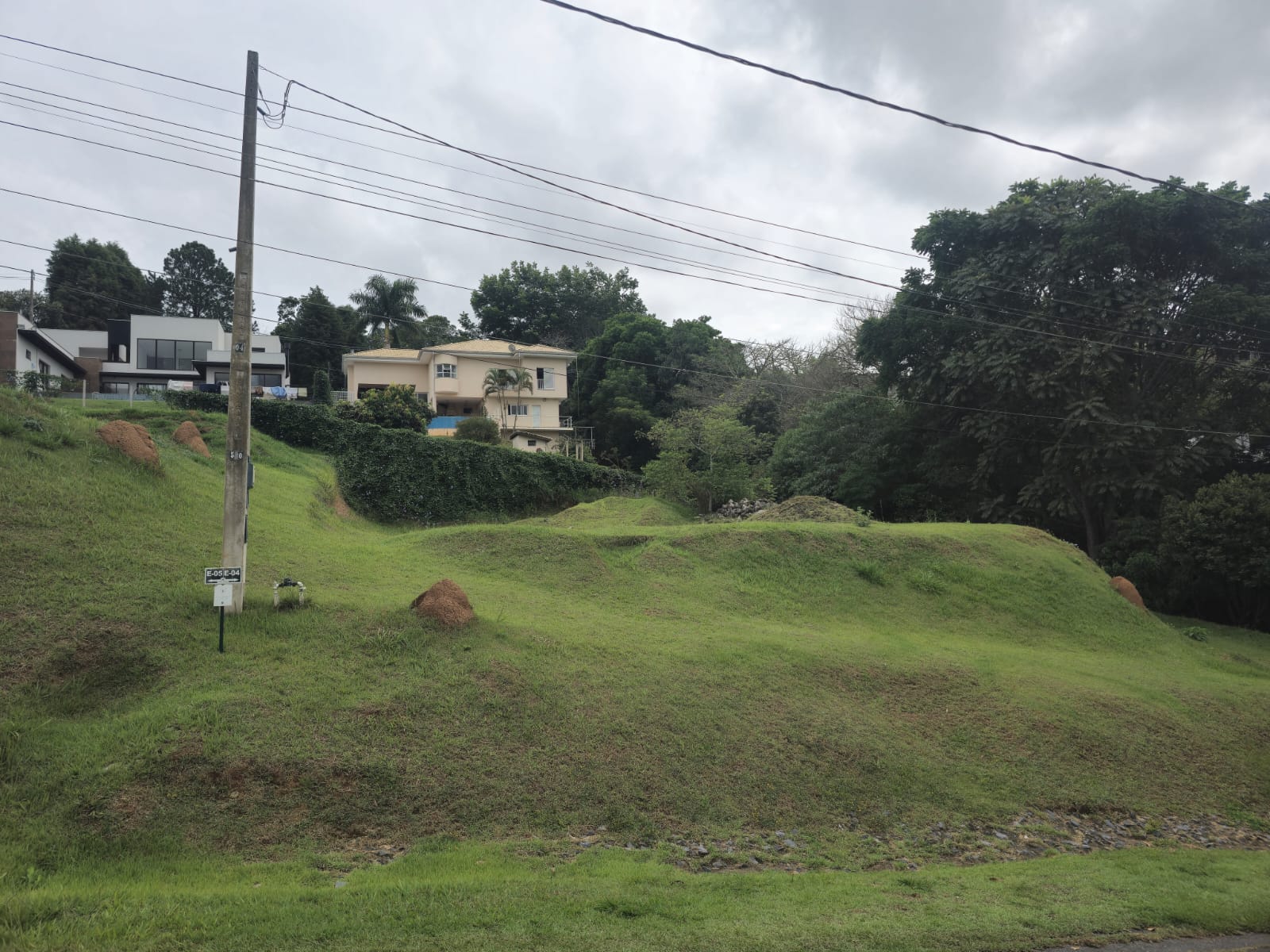 Terreno &agrave; venda,1000 m&sup2;- Condom&iacute;nio  Portal do Sabi&aacute; -  Ara&ccedil;oiaba da Serra - Sp Rodovia Raposo Tavares Araçoiaba da Serra - 