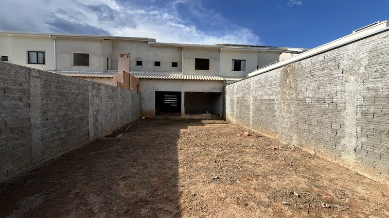 🏡 Sobrado à venda - 3 Suítes no Residencial Parintins – Terreno Maior Que O Padrão! Avenida Engenheiro Anysio da Rocha Compasso Porto Velho - 