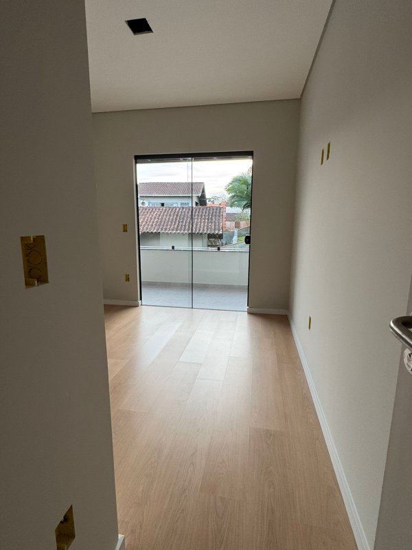 Sobrado Geminado Diferenciado no Bairro São Marcos Rua Humanitas Joinville - 