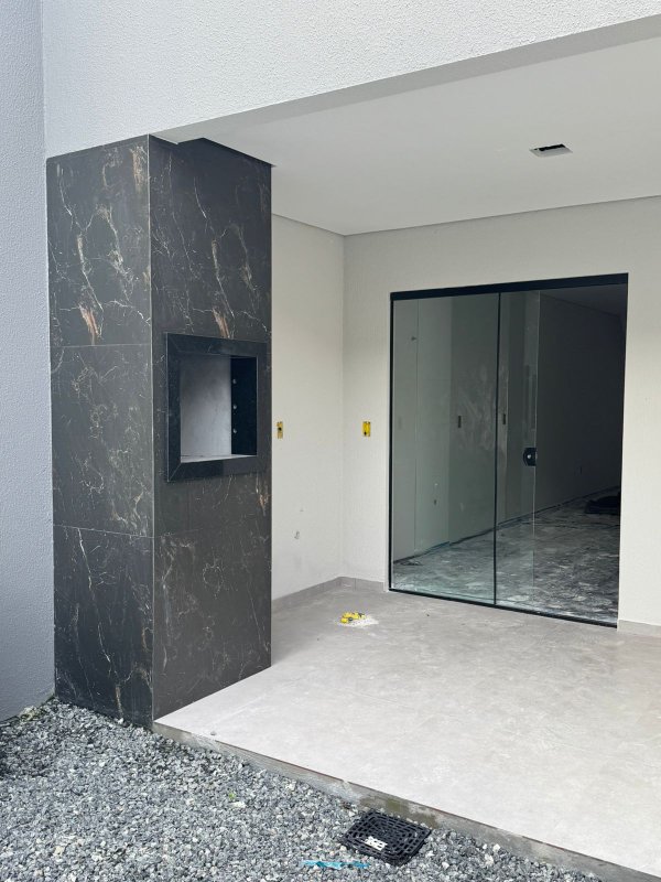 Sobrado Geminado Diferenciado no Bairro São Marcos Rua Humanitas Joinville - 