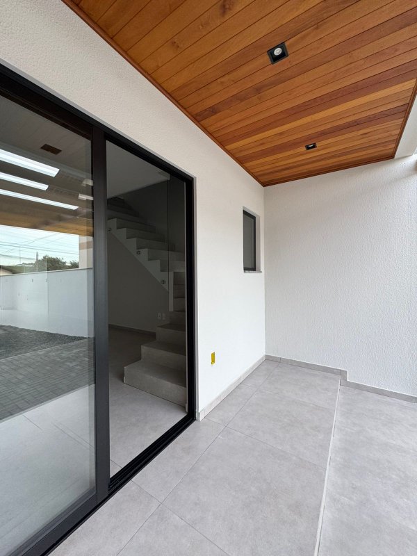 Sobrado Geminado Diferenciado no Bairro São Marcos Rua Humanitas Joinville - 